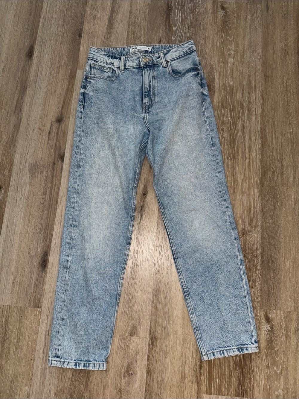Zara women’s light wash jeans